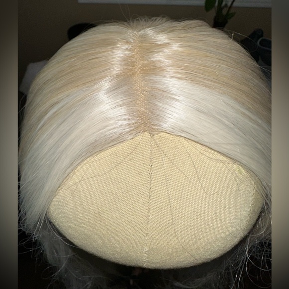 🤍FINAL SALE🤍 Blonde 24” Zeelle Synthetic Wig - Picture 7 of 7